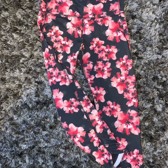 Old Navy Floral Cropped Leggings - Picture 1 of 2